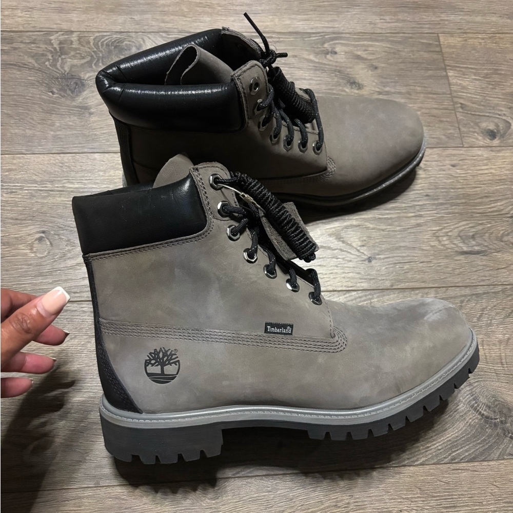 Timberland 6" Premium Waterproof Boot
Dark Grey Black Size 9 NEW